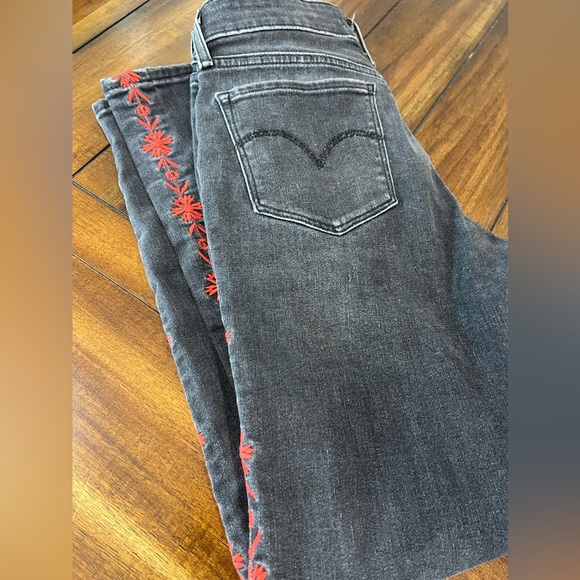 Women’s Levi’s - Picture 4 of 4